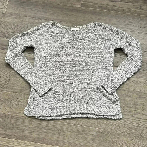 🌸3/$30🌸talula  | Heather Grey oversize knit v-neck sweater - Picture 1 of 10